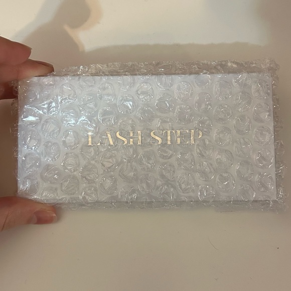 NEW Lash Step eyeshadow pallet - Picture 2 of 5